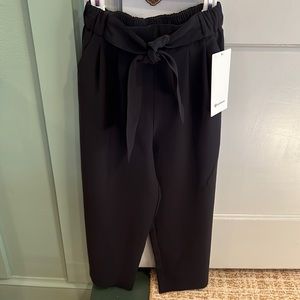 Lululemon black “Noir” wide leg crop size 2